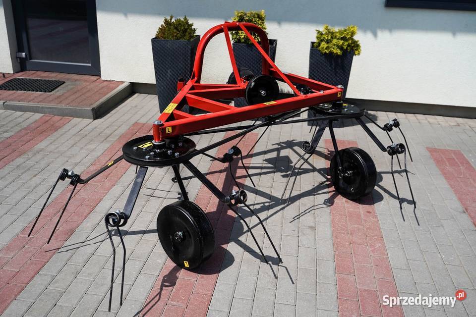 Przetrząsacz karuzelowy ciągnikowy do siana