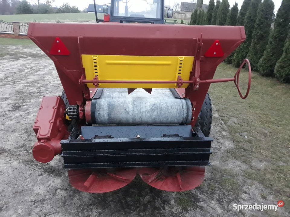 Rozsiewacz wapna rcw 3 Piast piaskarka Rolnictwo wielkopolskie Słupca