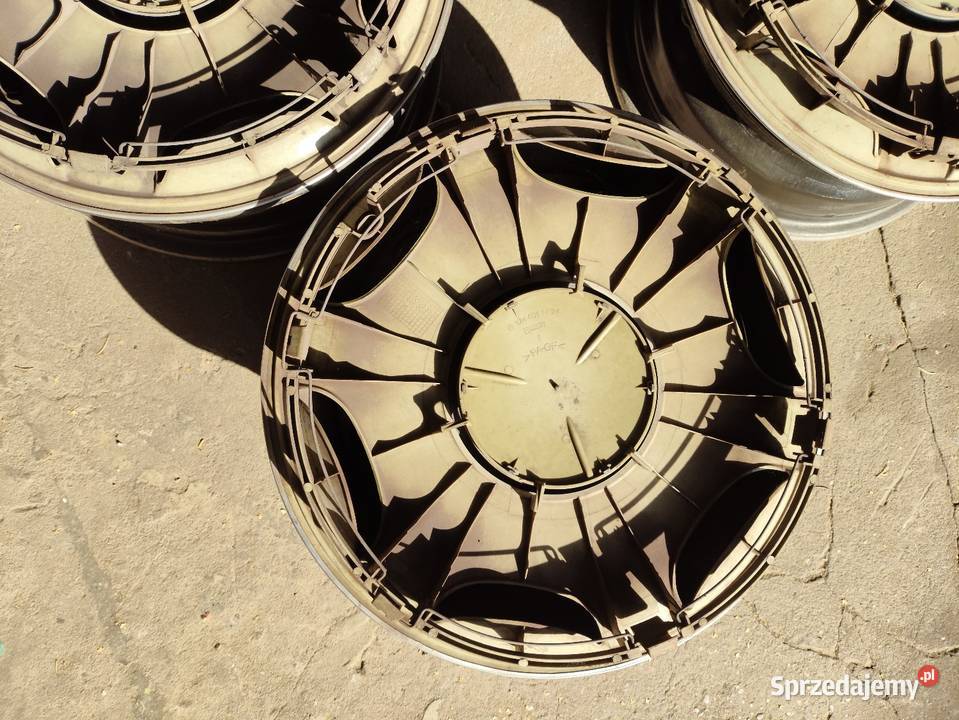 Kołpaki z felgami Mercedes w 201 Średnica 15" Samochodowe sprzedam