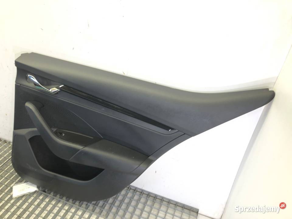 BOCZEK DRZWI PRAWY TYŁ SKODA OCTAVIA IV