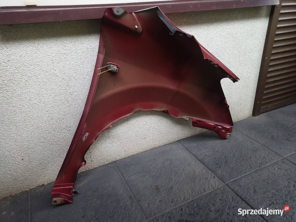 Toyota Corolla Verso 2 II błotnik przedni lewy Sieradz