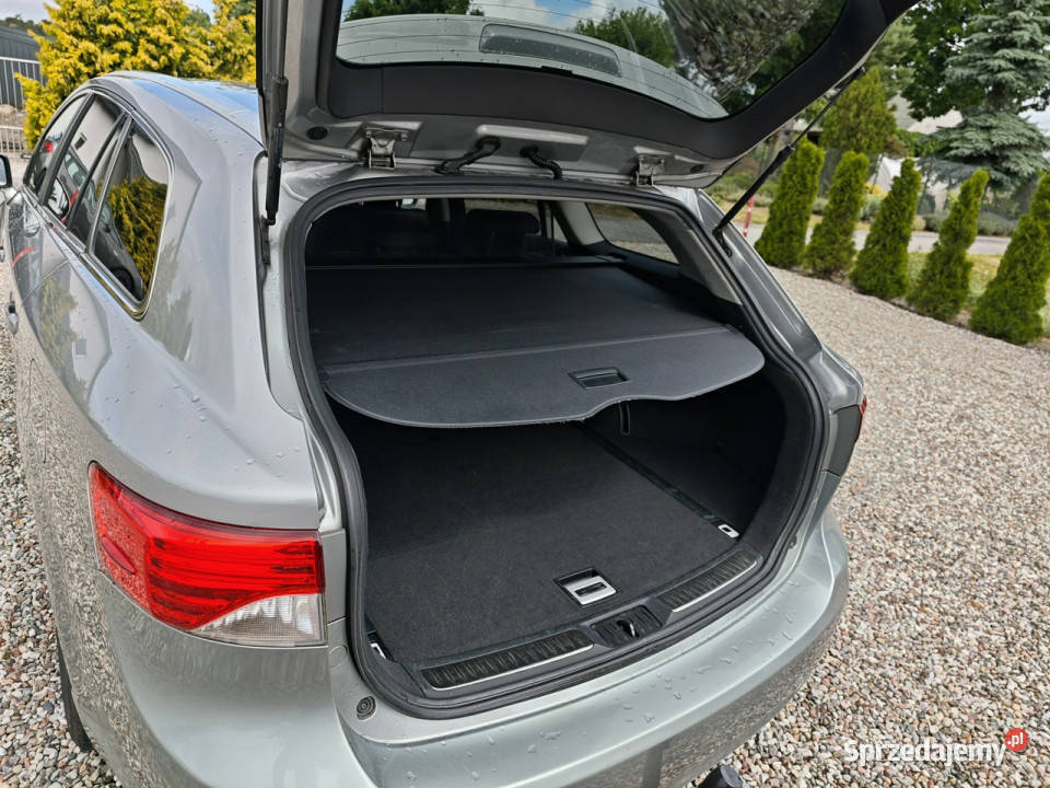 Toyota Avensis III 2009 manualna Sadlno