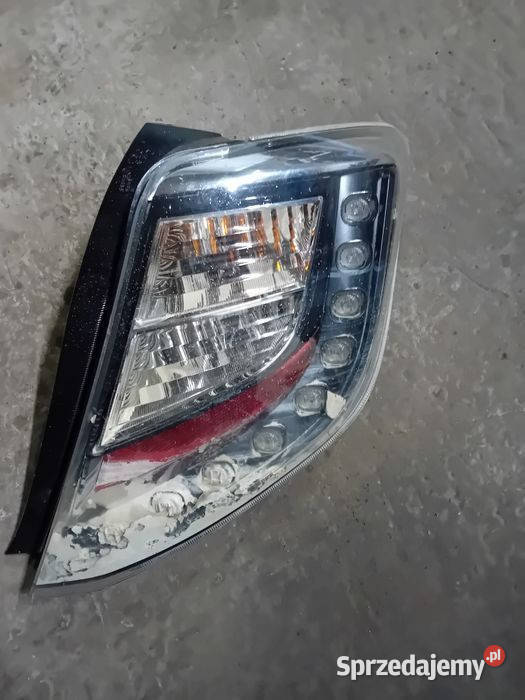 Lampa prawa tył led toyota yaris III 14r zalaniu Wola Jachowa