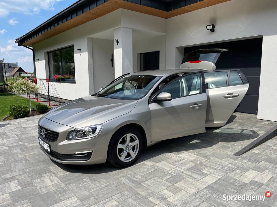 Volvo V60 2015 Niezawodny i komfortowy samochód Motoryzacja Śrem