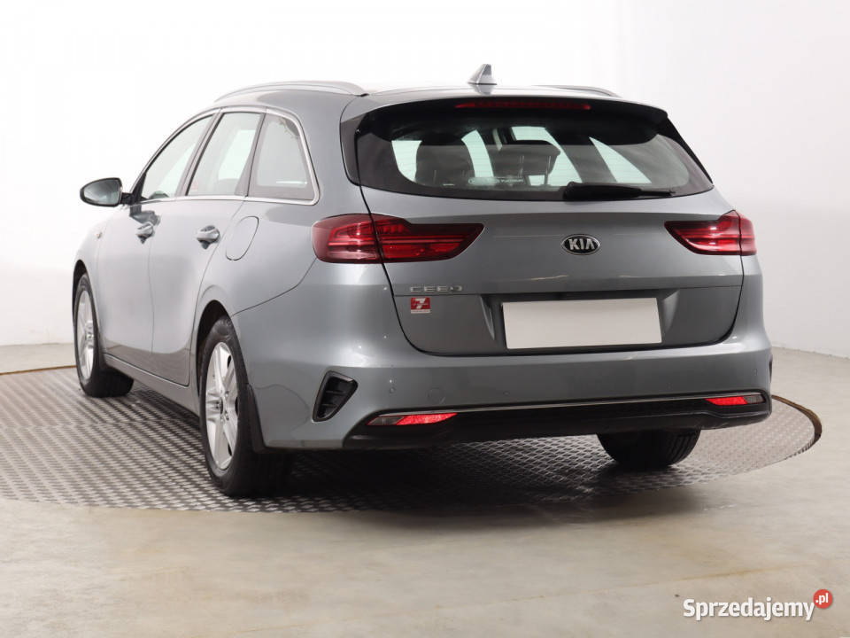 Kia Ceed 14 TGDI światła przeciwmgielne