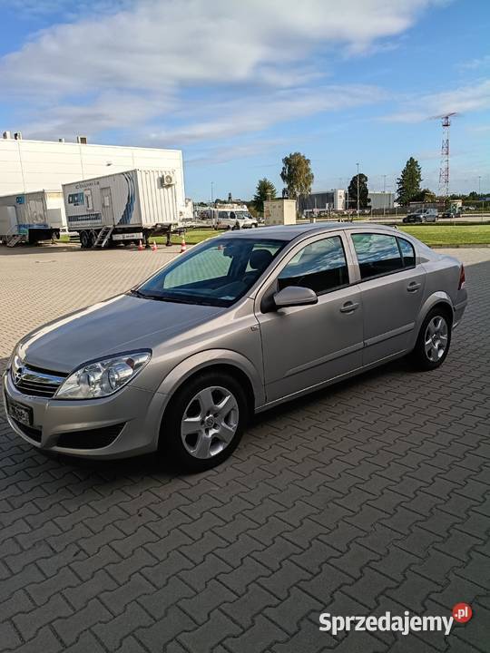 Sprzedam Opel Astra H Sedan benzyna+LPG Kraków