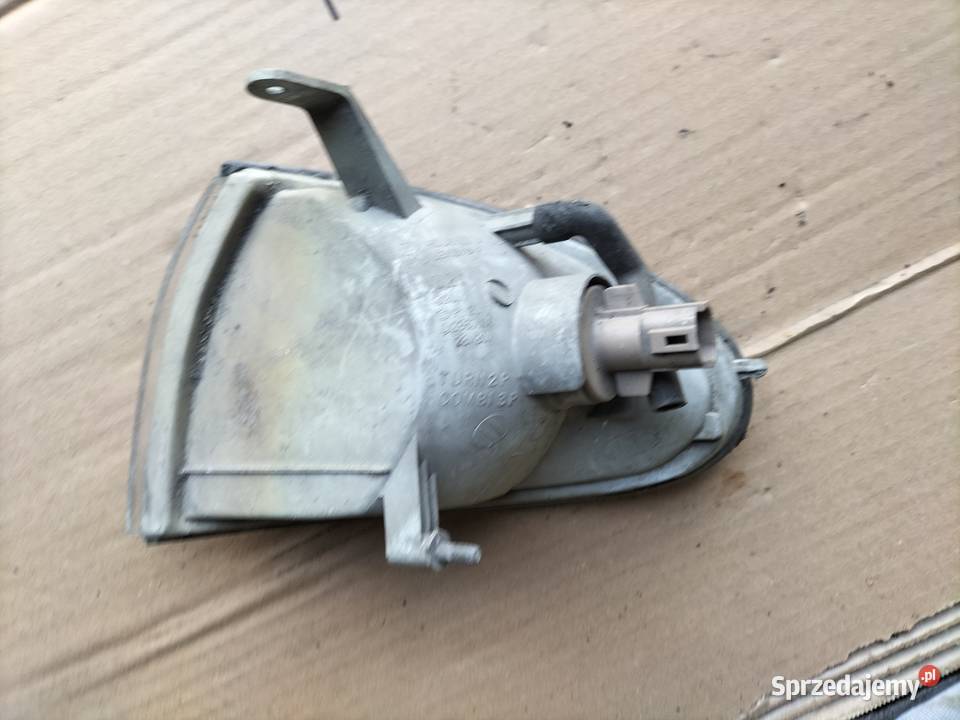 KIERUNKOWSKAZ PRAWY Hyundai Accent 92302222 Oświetlenie Kamień-Kolonia sprzedam