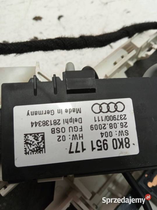 LAMPKA PODSUFITKI 8R KOMPLET 8K0951177 Oświetlenie kabiny
