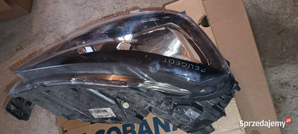 lampa reflektor przód prawy PEUGEOT PARTNER Lampy przednie