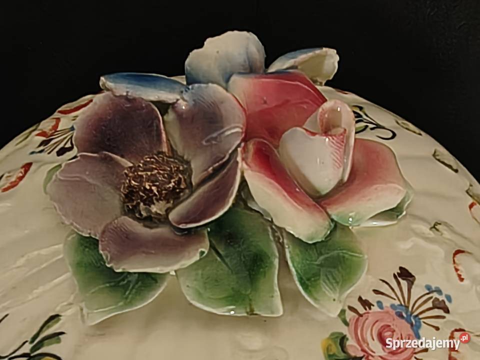 Piękna ręcznie malowana bombonierkaCapodimonte Rzeszów