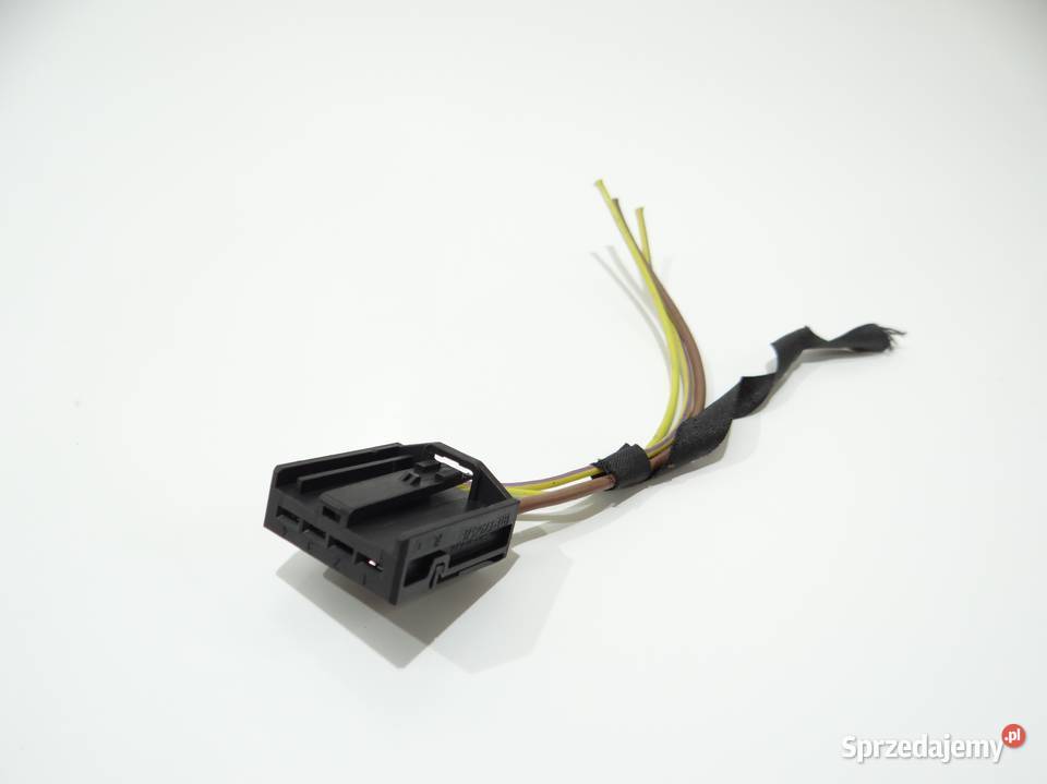 KOSTKA WTYCZKA LAMPY TYŁ W KLAPĘ BMW X1 E84