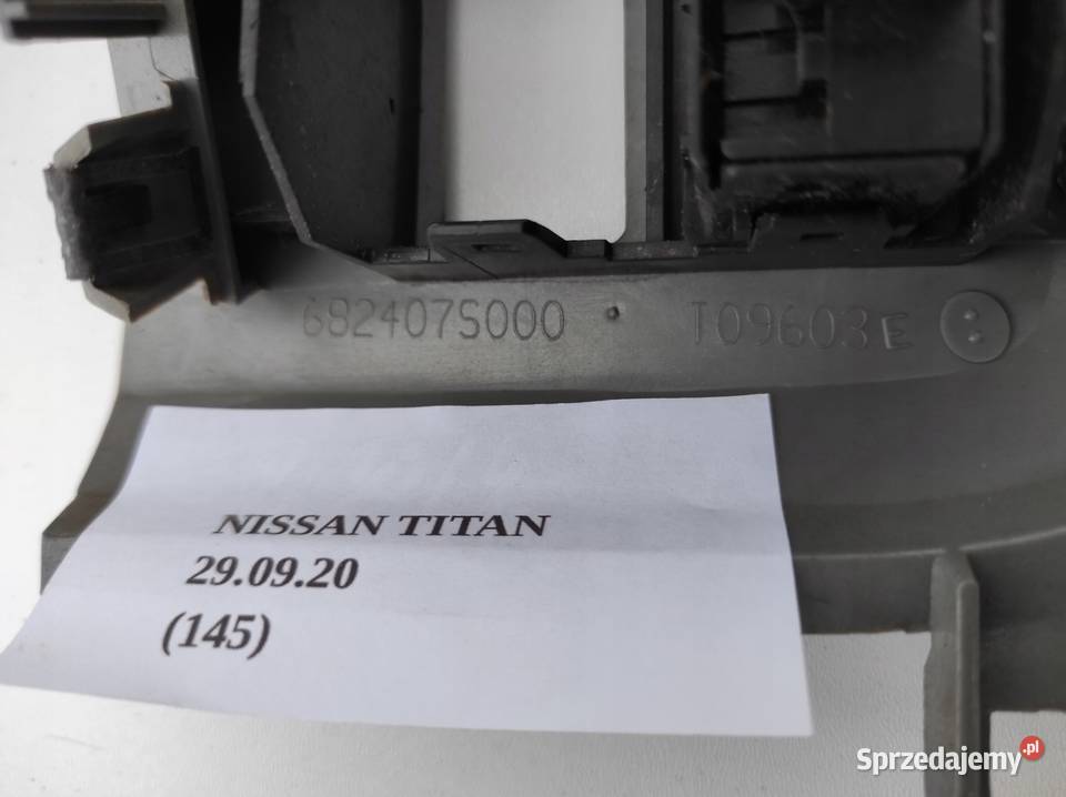 RAMKA OSŁONA LICZNIKA ZEGARÓW NISSAN TITAN 0315