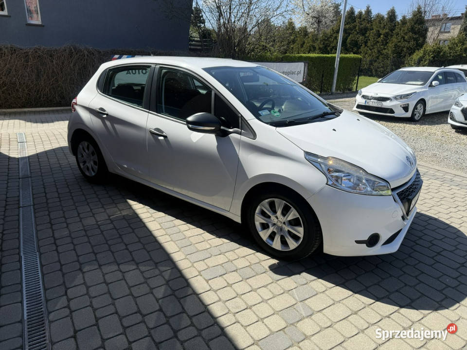 Peugeot 208 14 HDi 68 Klimatyzacja Opony wspomaganie kierownicy Orzech