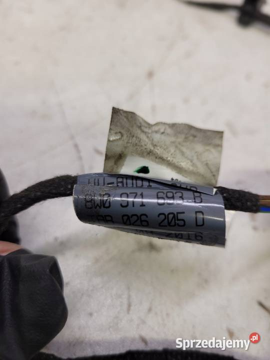 WIĄZKA TAPICERKI TYŁ AUDI A4 B9 8W0971693B Przystajń
