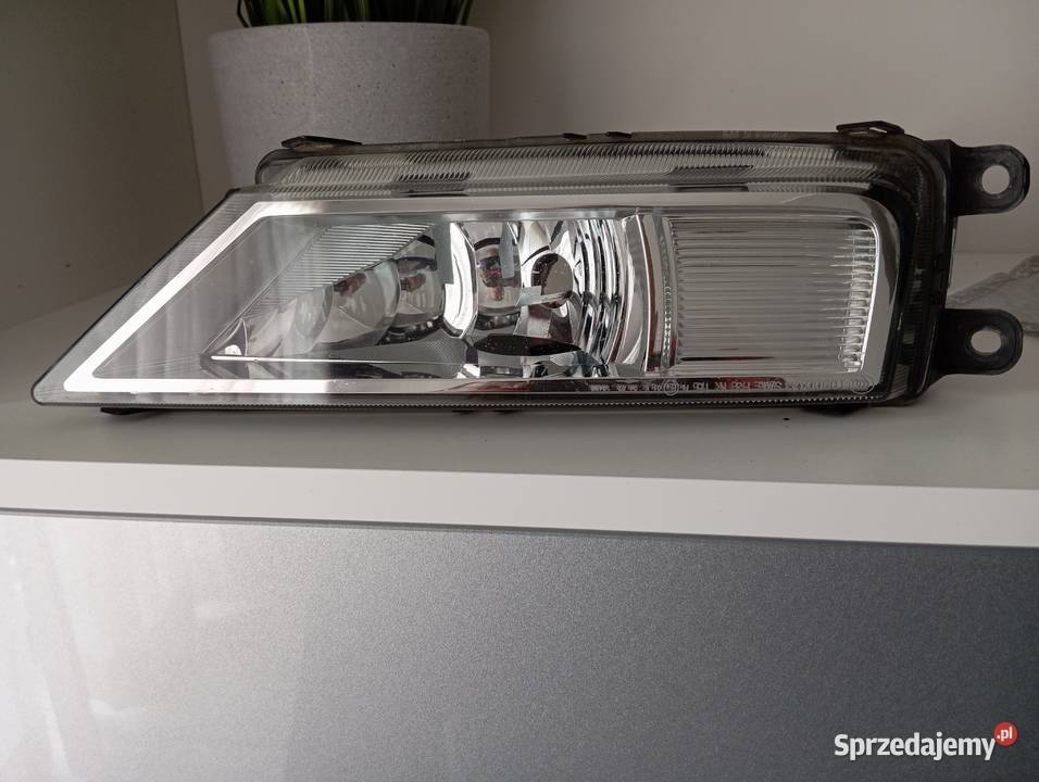 LAMPA PRZECIWMGIELNA PRZÓD PRAWA HALOGEN VW Lubin