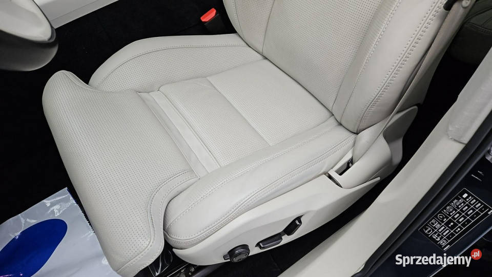 Volvo XC 60 PlugIn Hybrid AWD Inscription aut Z kurtyny powietrzne XC 60 Warszawa