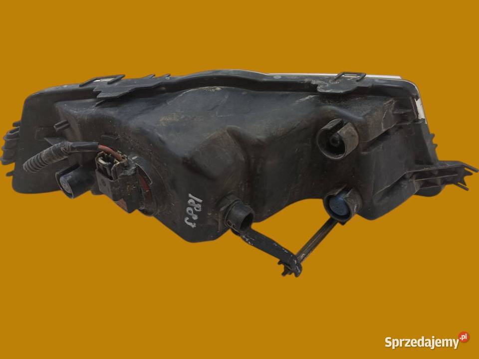 HALOGEN PRAWY PRZÓD 5E0941700 Skoda Octavia III Oświetlenie