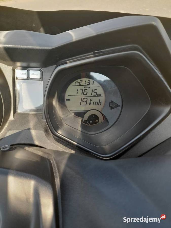Yamaha XMAX 250 Łódź