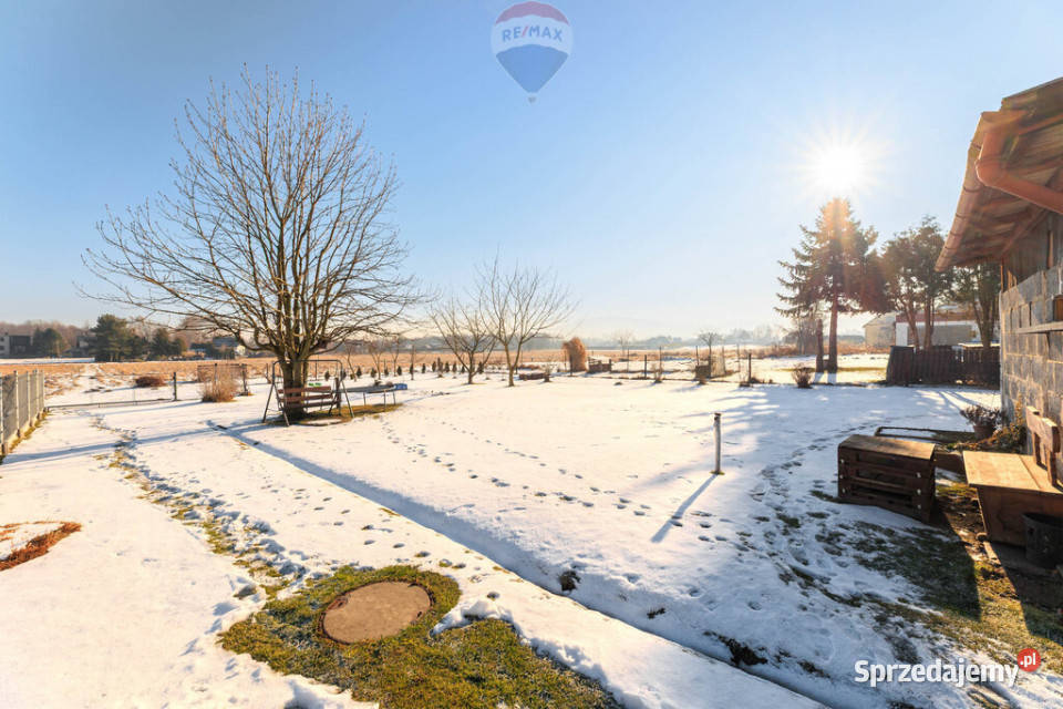 Dom z 2 mieszkaniami garaże duży teren Kobiernice sprzedam