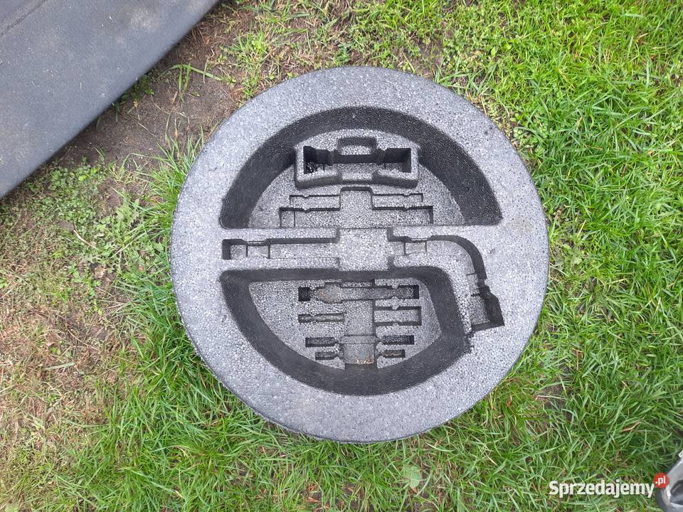Wkład styropian koła zapasowego Toyota Avensis Przyborów sprzedam