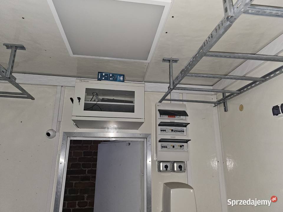 GOTOWY PUNKT HANDLOWO USŁUGOWY NAPRZECIWKO Wiele