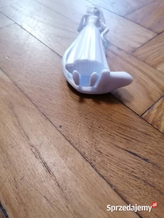 Biała figurka Elza Gdańsk