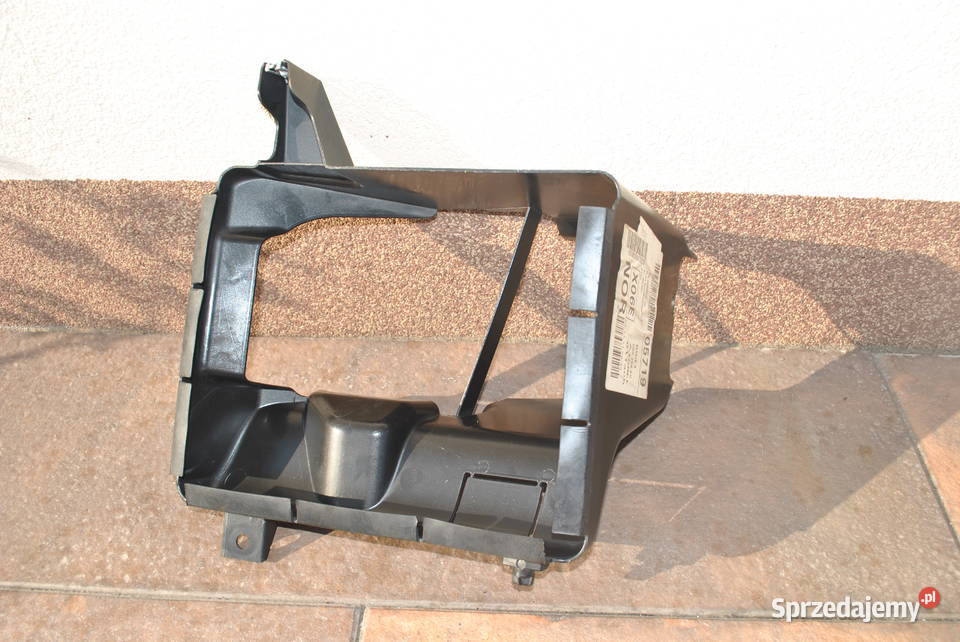 Kanał kierownica powietrza chłodnicy silnika BMW Poręba