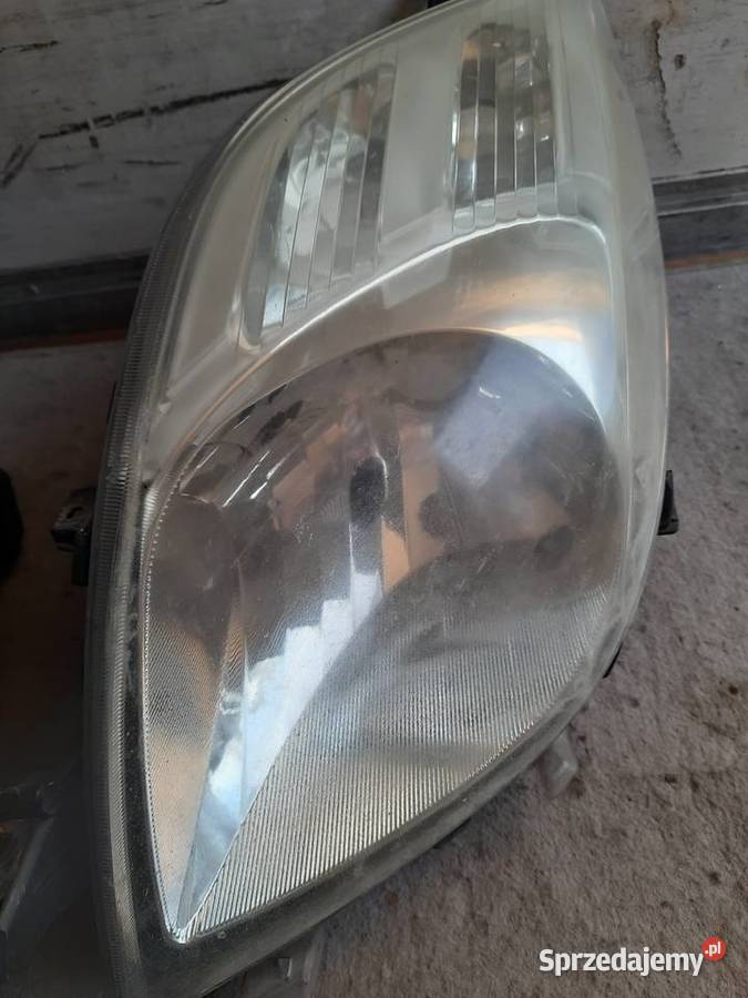 Lampa oryginał Toyota Yaris 2 Lampy przednie Skokowa sprzedam