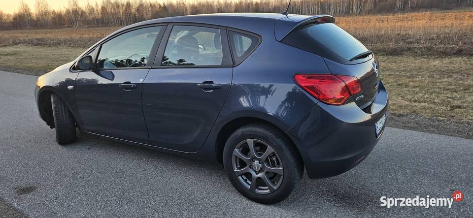 OPEL ASTRA J 16b Motoryzacja