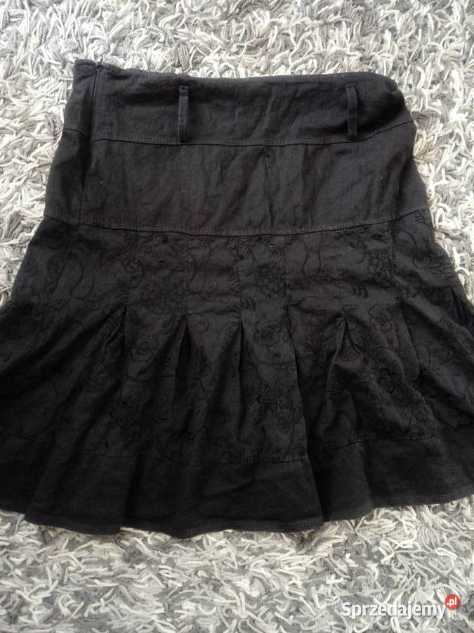 Czarna spódnica z haftem Chrzanów