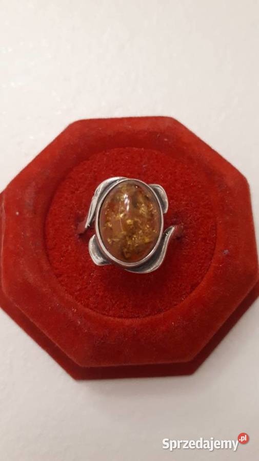 Pierścionek z bursztynem Radom
