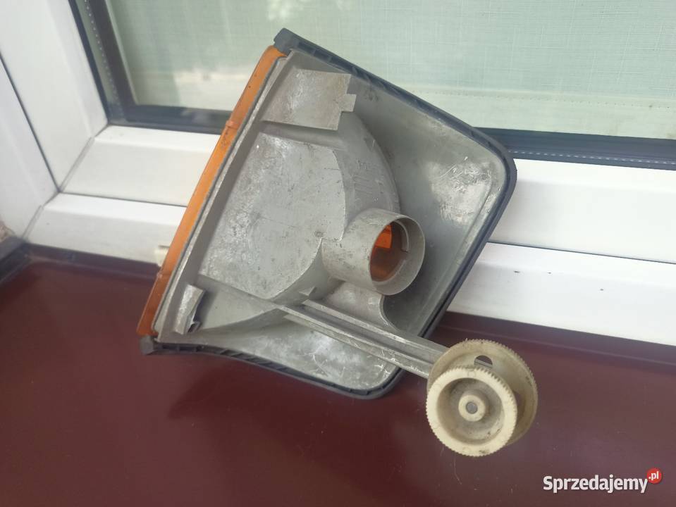 Mercedes 190 W201 kierunkowskaz kierunek prawy osobowe