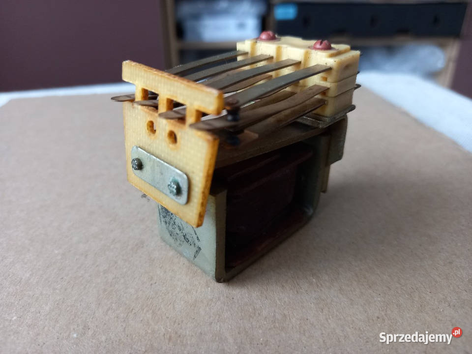 Przekaźnik elektromagnetyczny z czasów PRL terenowe Tomaszów Lubelski
