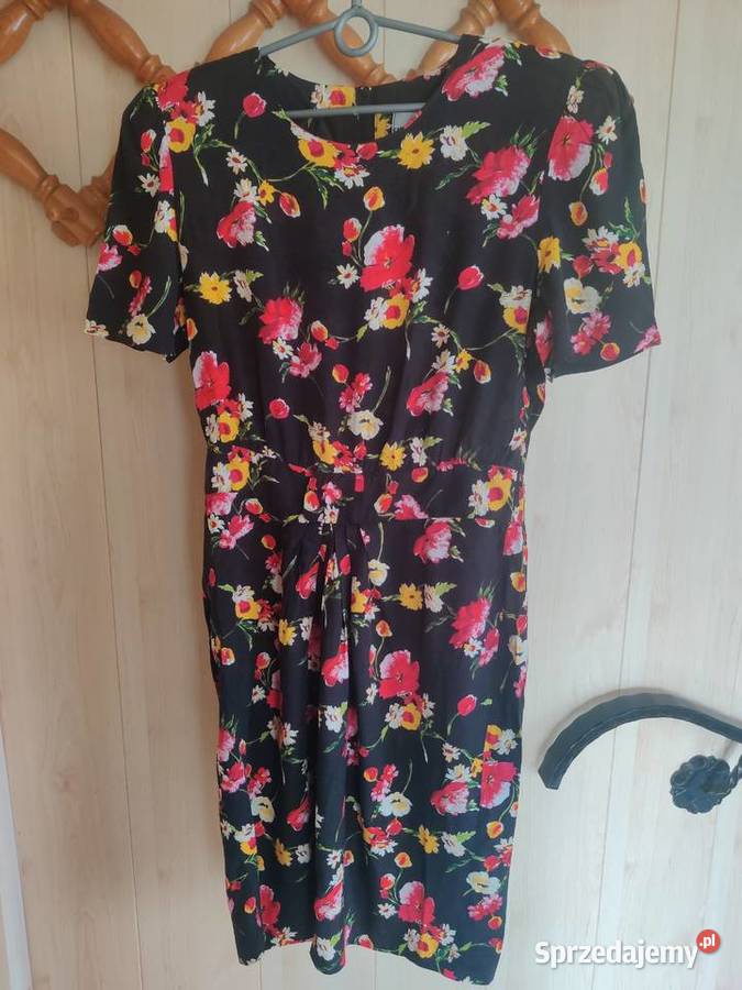 Sukienka czarna w kwiatki Myszków