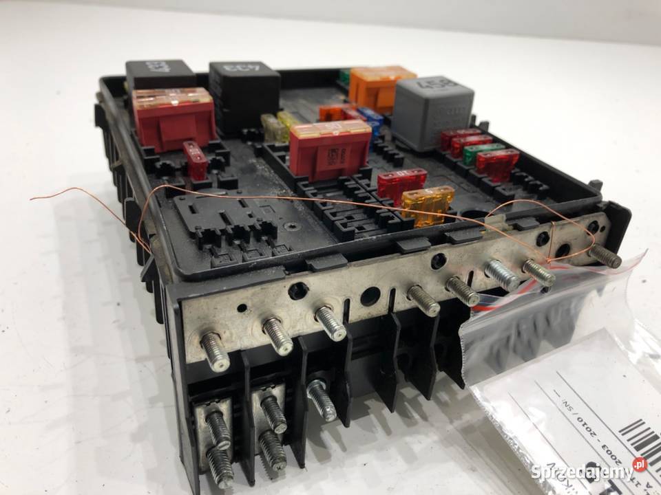 SKRZYNKA BEZPIECZNIKÓW VW TOURAN 1K0937804B sprzedam