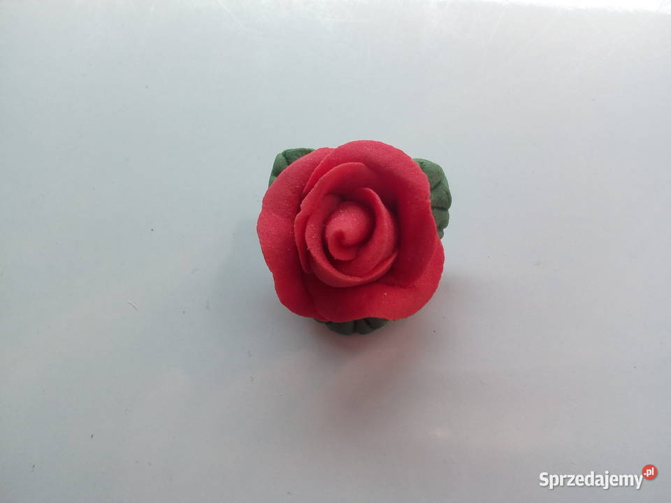 2 malutkie broszki w kształcie kwiatów róży Mielno
