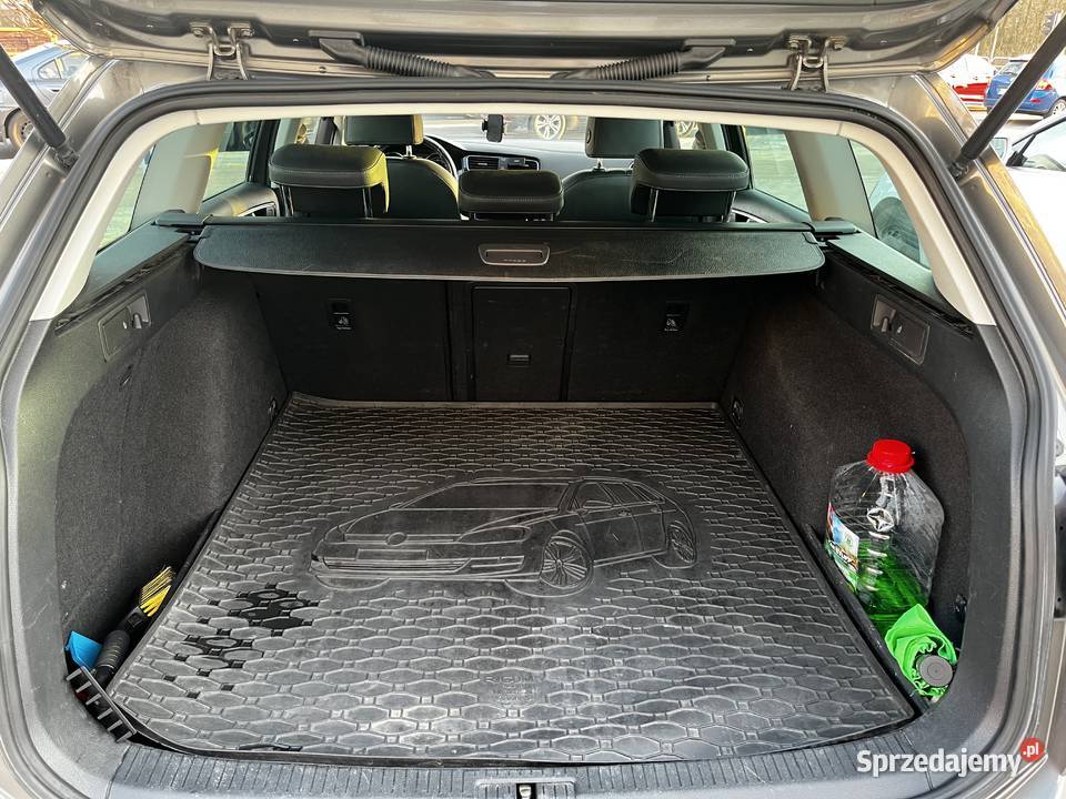 VOLKSWAGEN GOLF VII Kompaktowy samochód z 2013 r Golf