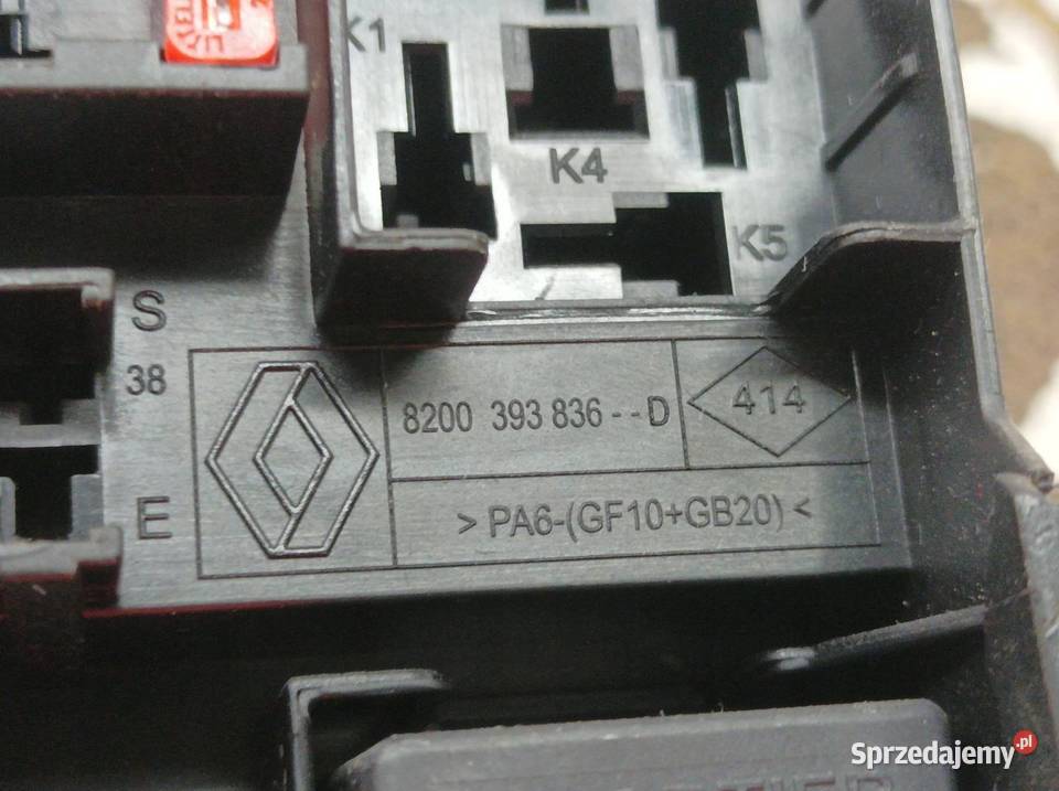 SKRZYNKA BEZPIECZNIKÓW 8200393836D Renault sprzedam