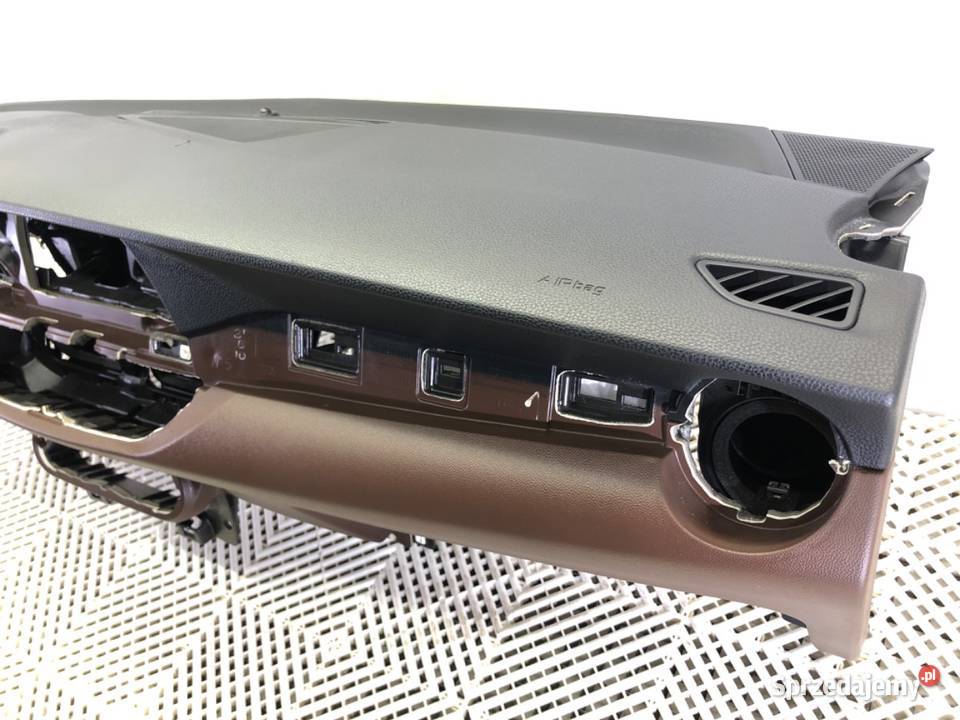 KOKPIT ALFA STELVIO SUV KONSOLA DESKA