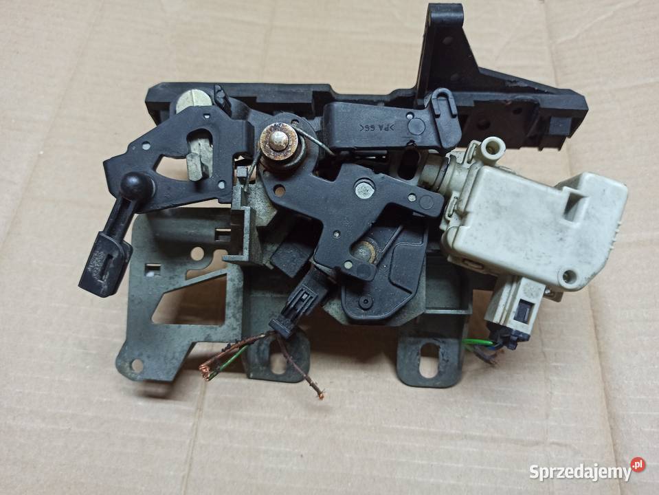 VW PASSAT B5 zamek klapy bagażnika 3b0827297 Bolesławiec