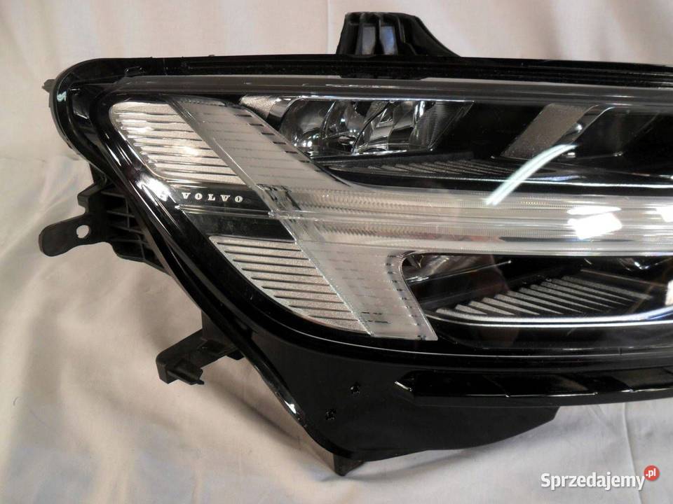 Reflektor Przód strona prawa Volvo V60 B01720206 wielkopolskie
