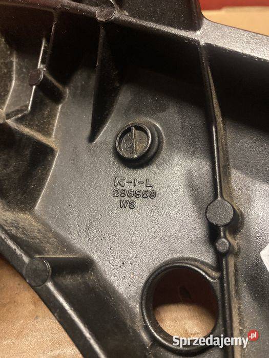 Suzuki GSXR 1000 lewy bok ramy wspornik B206 Pozostałe sprzedam