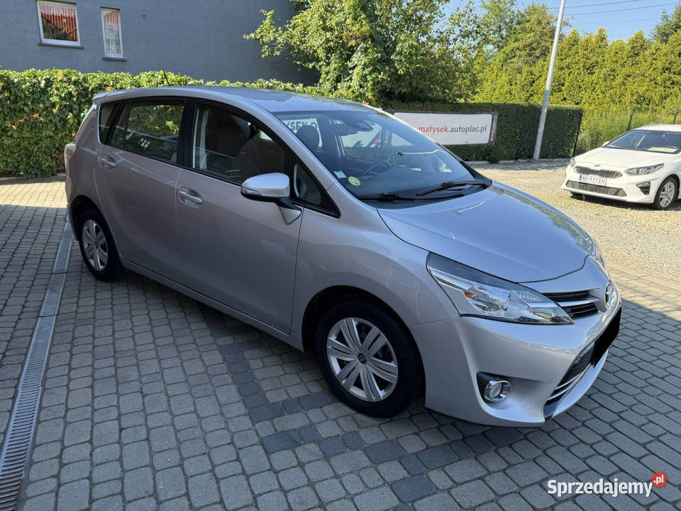 Toyota Verso 16 112 Klima Kamera Navi 7osobowy Orzech sprzedam