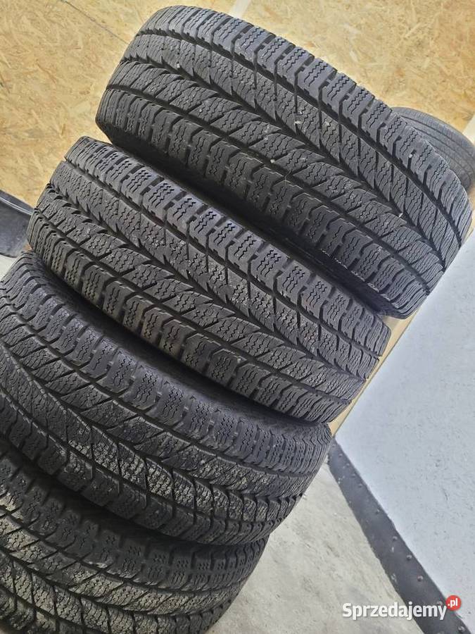 Opony zimowe Uniroyal 21570 r15C zima