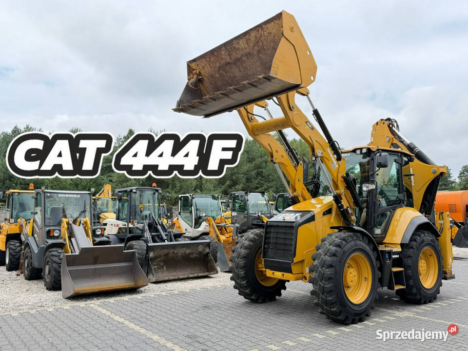 na równych kołach Caterpillar 444F Sterowanie na Widełki