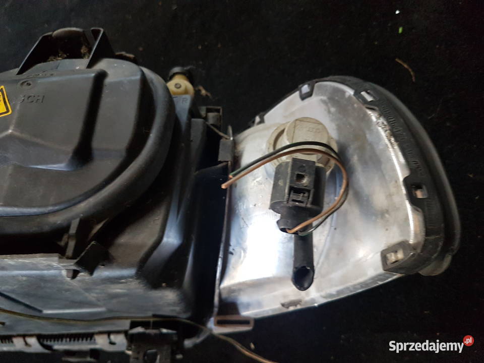 AUDI A8 D2 LIFT XENON PRAWY BI XENON REFLEKTOR prawe Turek