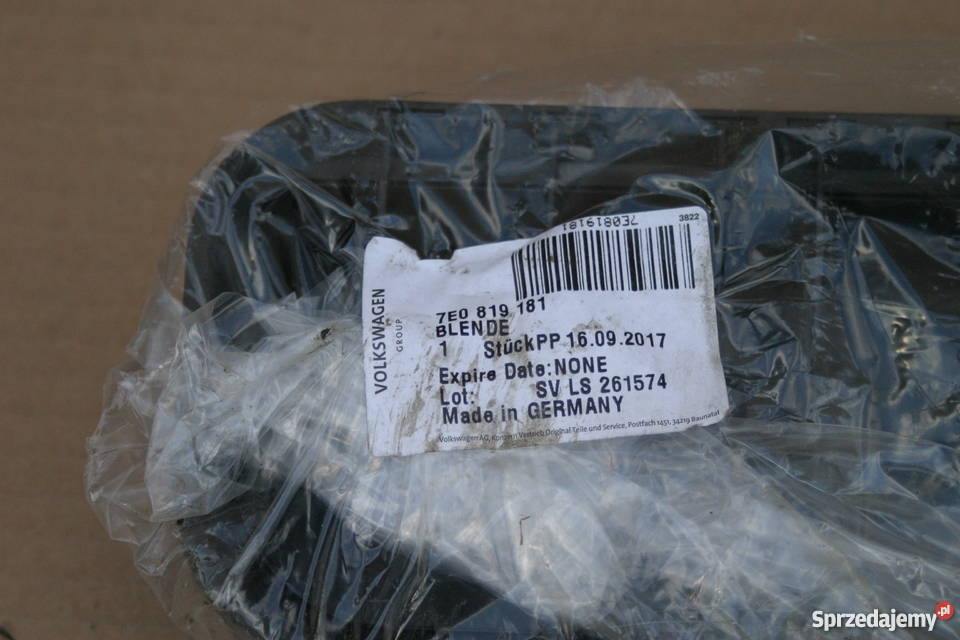 VW AMAROK KRATKA WENTYLACYJNA TYŁ 7E0819181 Bieleń