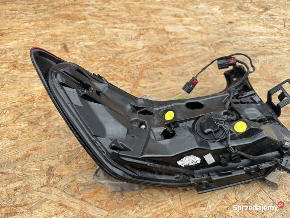 Lampa tył tylna prawa rh w błotnik Volvo c40 wielkopolskie Międzychód