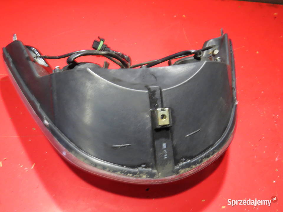 PIAGGIO X8 125 200 250 lampa przód przednia