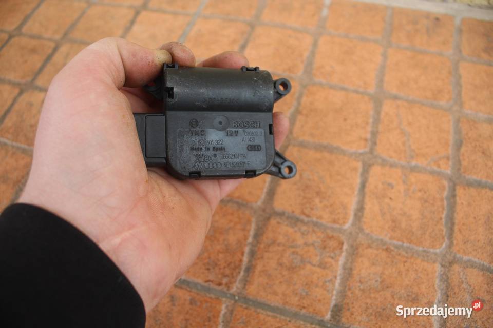 SILNICZEK NAGRZEWNICY AUDI A4 B6 8E1820511F sprzedam